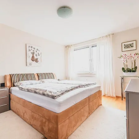 Laatzen 1-3 Bedroom Apartments, 15-20 Min Walk To Exhibition, Free Wifi Hanovre