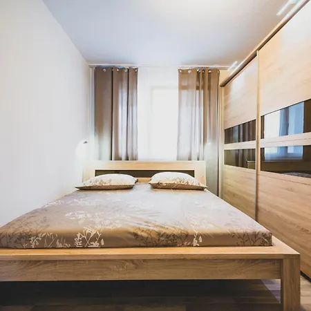 Laatzen 1-3 Bedroom Apartments, 15-20 Min Walk To Exhibition, Free Wifi Appartement
