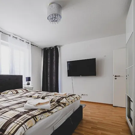 Laatzen 1-3 Bedroom Apartments, 15-20 Min Walk To Exhibition, Free Wifi