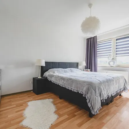 Laatzen 1-3 Bedroom Apartments, 15-20 Min Walk To Exhibition, Free Wifi *