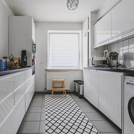 Laatzen 1-3 Bedroom Apartments, 15-20 Min Walk To Exhibition, Free Wifi *