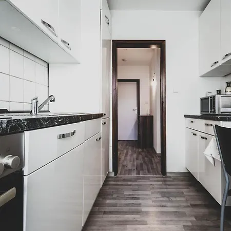 Appartement Laatzen 1-3 Bedroom Apartments, 15-20 Min Walk To Exhibition, Free Wifi Hanovre