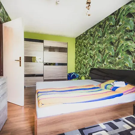 Laatzen 1-3 Bedroom Apartments, 15-20 Min Walk To Exhibition, Free Wifi *