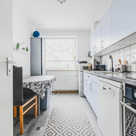 Appartement Laatzen 1-3 Bedroom Apartments, 15-20 Min Walk To Exhibition, Free Wifi