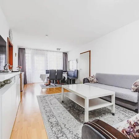 Laatzen 1-3 Bedroom Apartments, 15-20 Min Walk To Exhibition, Free Wifi 하노버