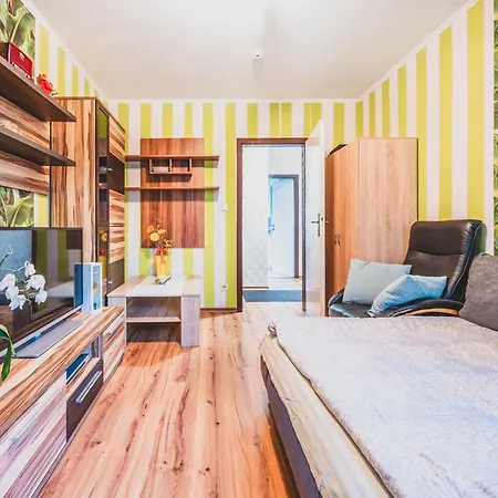 Laatzen 1-3 Bedroom Apartments, 15-20 Min Walk To Exhibition, Free Wifi *