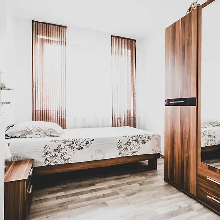 Laatzen 1-3 Bedroom Apartments, 15-20 Min Walk To Exhibition, Free Wifi 아파트 *