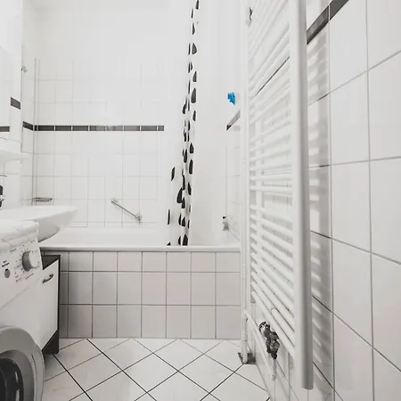 Laatzen 1-3 Bedroom Apartments, 15-20 Min Walk To Exhibition, Free Wifi Hanovre