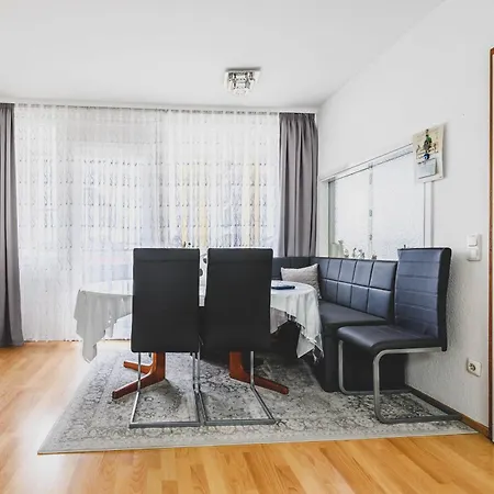 Appartement Laatzen 1-3 Bedroom Apartments, 15-20 Min Walk To Exhibition, Free Wifi *
