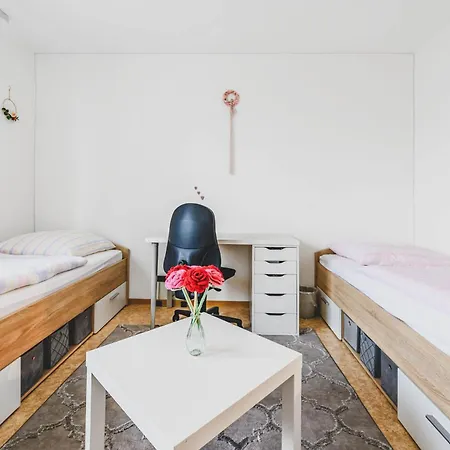 Laatzen 1-3 Bedroom Apartments, 15-20 Min Walk To Exhibition, Free Wifi Appartement