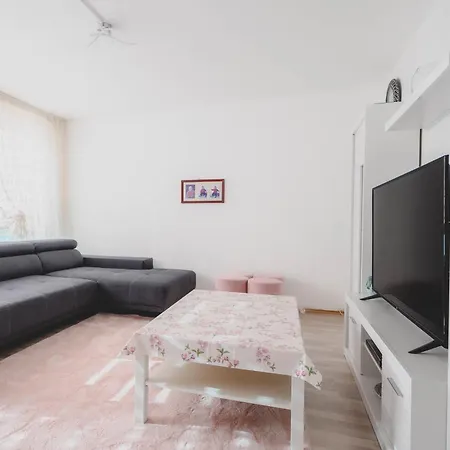 Laatzen 1-3 Bedroom Apartments, 15-20 Min Walk To Exhibition, Free Wifi 아파트