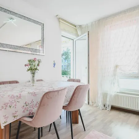 Appartement Laatzen 1-3 Bedroom Apartments, 15-20 Min Walk To Exhibition, Free Wifi *