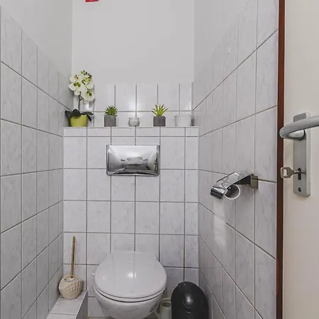 Laatzen 1-3 Bedroom Apartments, 15-20 Min Walk To Exhibition, Free Wifi 아파트