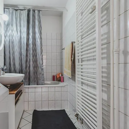Laatzen 1-3 Bedroom Apartments, 15-20 Min Walk To Exhibition, Free Wifi Hanovre