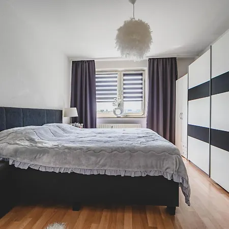 Appartement Laatzen 1-3 Bedroom Apartments, 15-20 Min Walk To Exhibition, Free Wifi