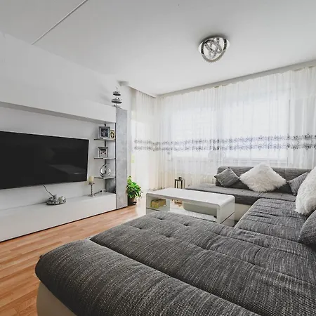 Laatzen 1-3 Bedroom Apartments, 15-20 Min Walk To Exhibition, Free Wifi * 하노버