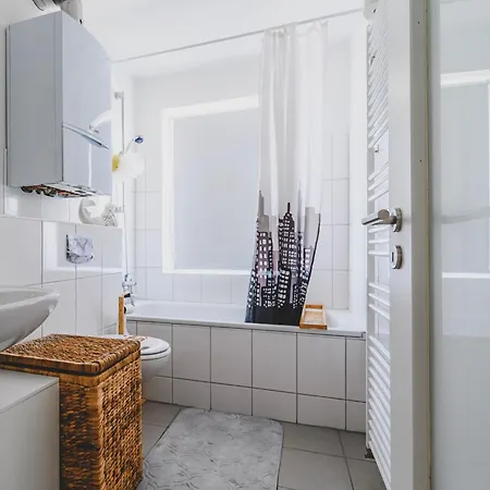 Laatzen 1-3 Bedroom Apartments, 15-20 Min Walk To Exhibition, Free Wifi *