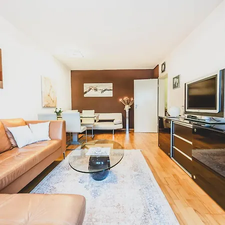 Appartement Laatzen 1-3 Bedroom Apartments, 15-20 Min Walk To Exhibition, Free Wifi *