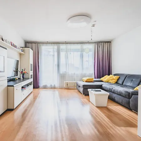 Laatzen 1-3 Bedroom Apartments, 15-20 Min Walk To Exhibition, Free Wifi