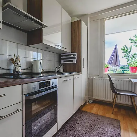 Laatzen 1-3 Bedroom Apartments, 15-20 Min Walk To Exhibition, Free Wifi Appartement