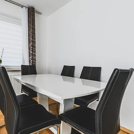 Laatzen 1-3 Bedroom Apartments, 15-20 Min Walk To Exhibition, Free Wifi 아파트 하노버