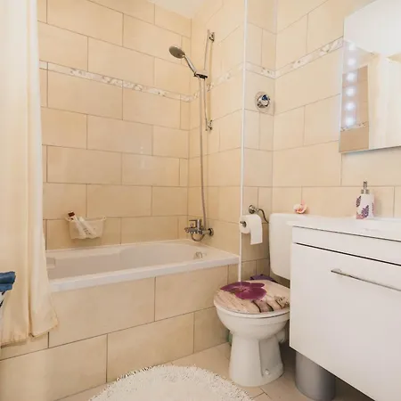 Appartement Laatzen 1-3 Bedroom Apartments, 15-20 Min Walk To Exhibition, Free Wifi *
