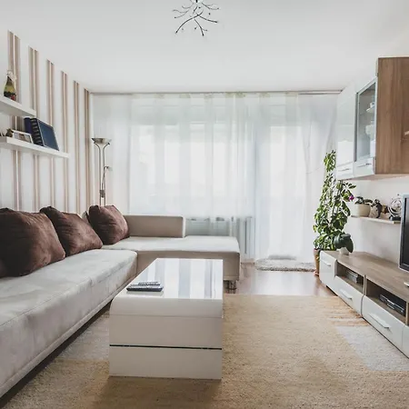 Laatzen 1-3 Bedroom Apartments, 15-20 Min Walk To Exhibition, Free Wifi *