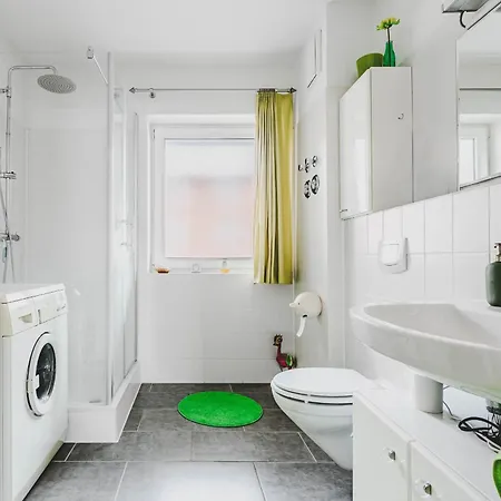 Appartement Laatzen 1-3 Bedroom Apartments, 15-20 Min Walk To Exhibition, Free Wifi *