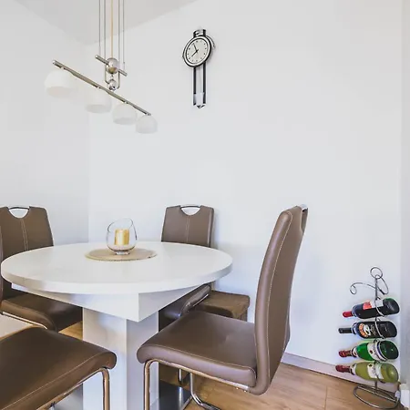 Laatzen 1-3 Bedroom Apartments, 15-20 Min Walk To Exhibition, Free Wifi Appartement