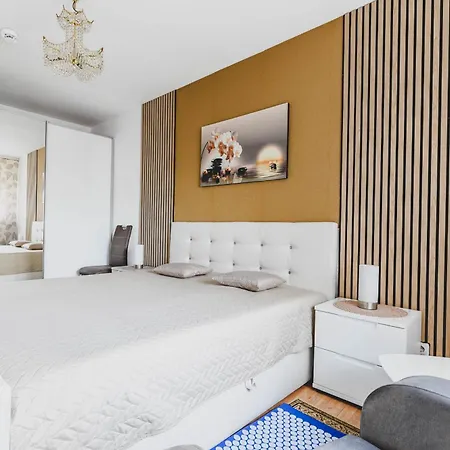 Laatzen 1-3 Bedroom Apartments, 15-20 Min Walk To Exhibition, Free Wifi *