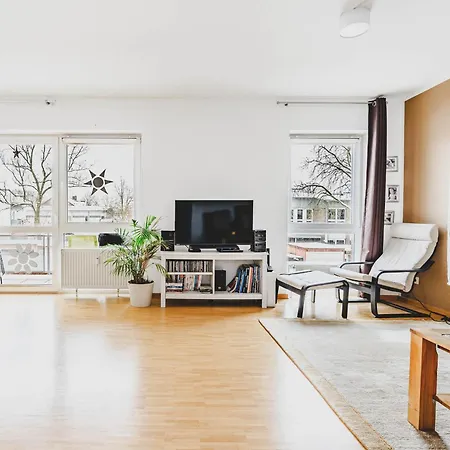 Appartement Laatzen 1-3 Bedroom Apartments, 15-20 Min Walk To Exhibition, Free Wifi *