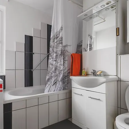 Laatzen 1-3 Bedroom Apartments, 15-20 Min Walk To Exhibition, Free Wifi 아파트 *