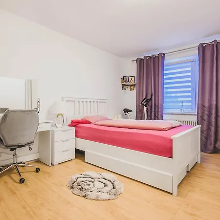 Appartement Laatzen 1-3 Bedroom Apartments, 15-20 Min Walk To Exhibition, Free Wifi