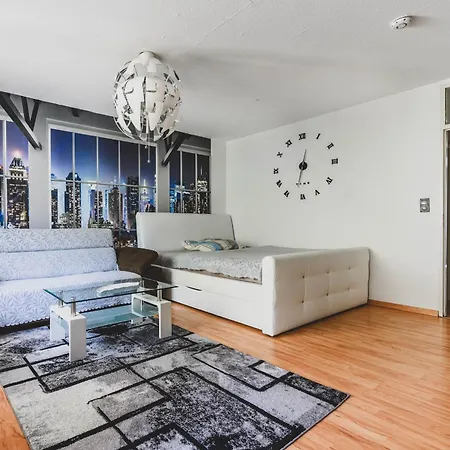 Laatzen 1-3 Bedroom Apartments, 15-20 Min Walk To Exhibition, Free Wifi Appartement