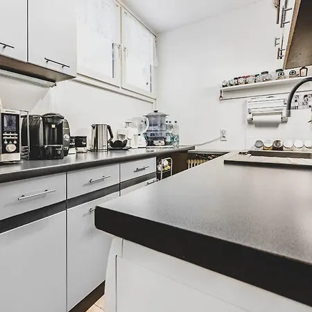 Appartement Laatzen 1-3 Bedroom Apartments, 15-20 Min Walk To Exhibition, Free Wifi *