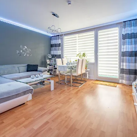 Appartement Laatzen 1-3 Bedroom Apartments, 15-20 Min Walk To Exhibition, Free Wifi *